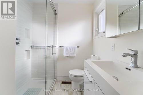 617 Curzon Ave, Mississauga, ON - Indoor Photo Showing Bathroom