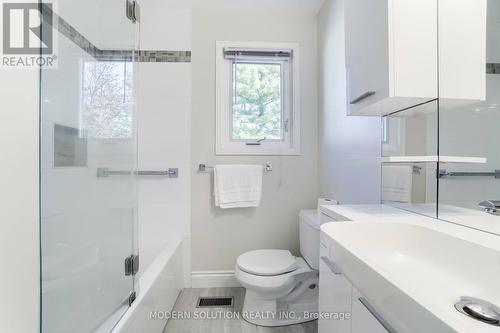 617 Curzon Avenue, Mississauga, ON - Indoor Photo Showing Bathroom