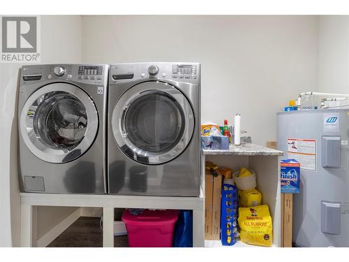 682 Elson Road, Sorrento, BC - Indoor Photo Showing Laundry Room