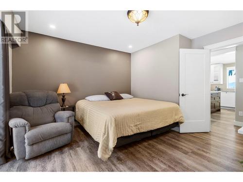 682 Elson Road, Sorrento, BC - Indoor Photo Showing Bedroom