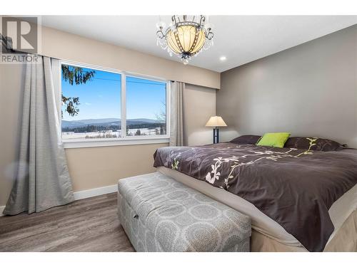 682 Elson Road, Sorrento, BC - Indoor Photo Showing Bedroom