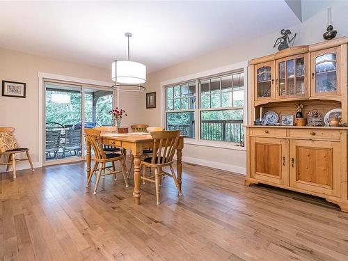 1955 Ashling Rd, Qualicum Beach, BC - Indoor Photo Showing Dining Room