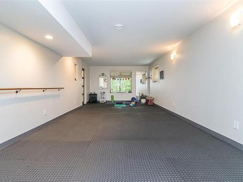 1955 Ashling Rd, Qualicum Beach, BC - Indoor Photo Showing Other Room