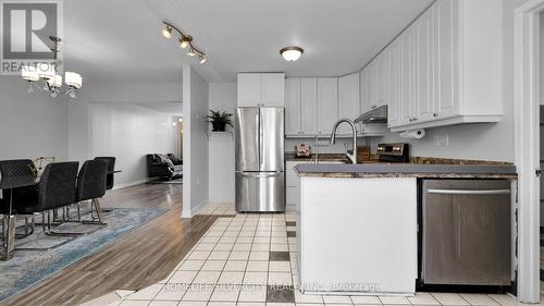 4 Berkar Street, Essa, ON - Indoor Photo Showing Kitchen With Upgraded Kitchen