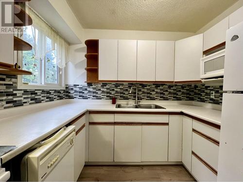 1630 Kootenay Avenue, Prince Rupert, BC - Indoor Photo Showing Kitchen With Double Sink