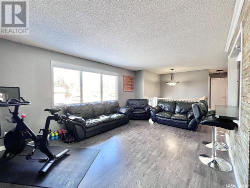 54 Tufts Crescent, Outlook, SK - Indoor Photo Showing Living Room