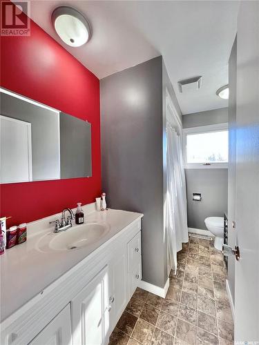 54 Tufts Crescent, Outlook, SK - Indoor Photo Showing Bathroom