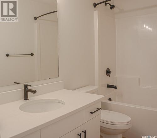 3338 Victoria Avenue, Regina, SK - Indoor Photo Showing Bathroom