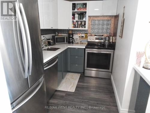 #702 -150 Charlton Ave E, Hamilton, ON - Indoor Photo Showing Kitchen With Stainless Steel Kitchen