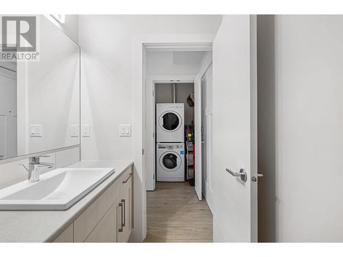 4380 Lakeshore Road Unit# 208, Kelowna, BC - Indoor Photo Showing Laundry Room