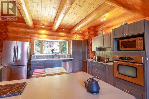 3901 Cottonwood Lane, Naramata, BC - Indoor Photo Showing Kitchen