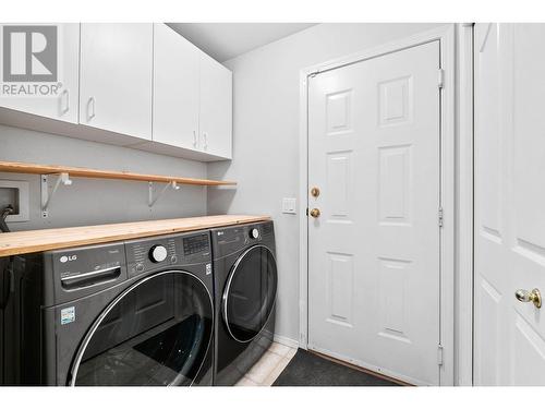 352 Rio Drive S, Kelowna, BC - Indoor Photo Showing Laundry Room