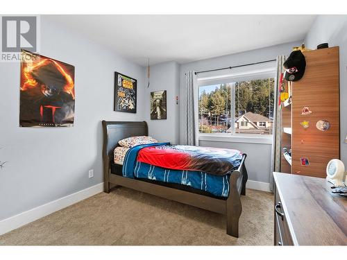 352 Rio Drive S, Kelowna, BC - Indoor Photo Showing Bedroom