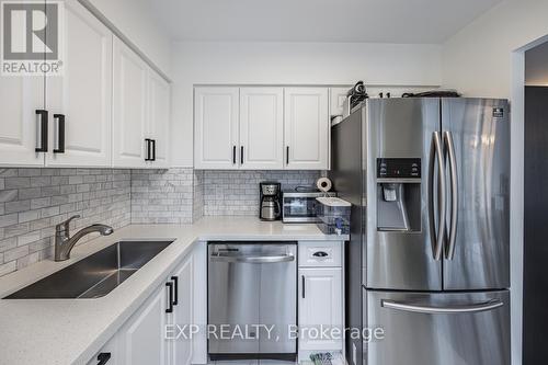 452 - 24 Southport Street, Toronto (High Park-Swansea), ON - Indoor Photo Showing Kitchen