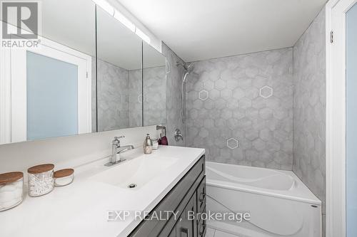 452 - 24 Southport Street, Toronto (High Park-Swansea), ON - Indoor Photo Showing Bathroom