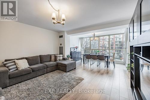 452 - 24 Southport Street, Toronto (High Park-Swansea), ON - Indoor Photo Showing Living Room