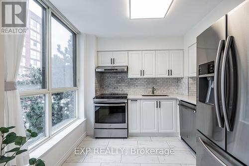 452 - 24 Southport Street, Toronto (High Park-Swansea), ON - Indoor Photo Showing Kitchen With Upgraded Kitchen