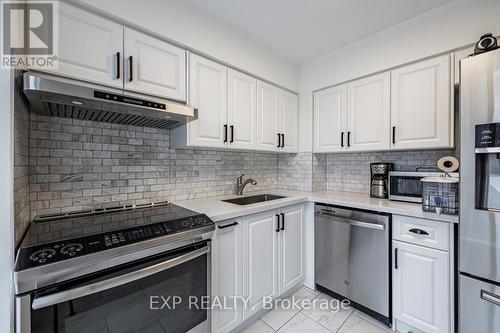 452 - 24 Southport Street, Toronto (High Park-Swansea), ON - Indoor Photo Showing Kitchen With Upgraded Kitchen