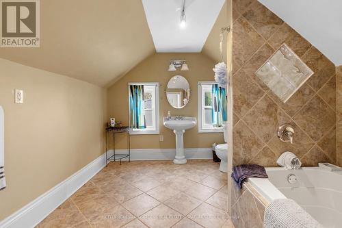 103 Main St E, St. Catharines, ON - Indoor Photo Showing Bathroom