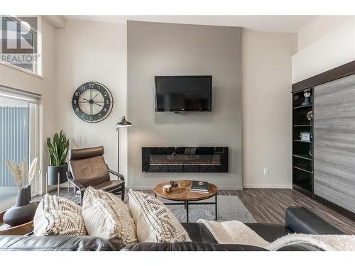 1290 St Paul Street Unit# 604, Kelowna, BC - Indoor Photo Showing Living Room With Fireplace