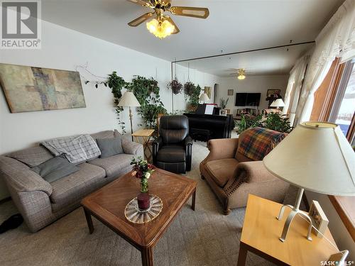 1130 Broadview Road, Esterhazy, SK - Indoor Photo Showing Living Room