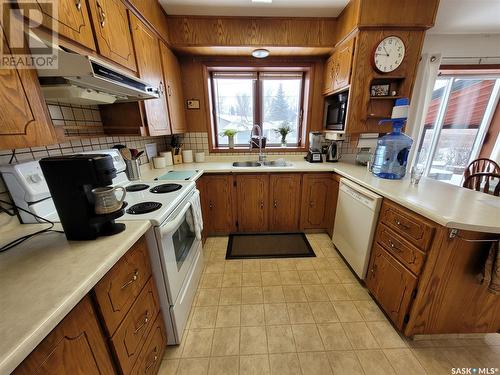 1130 Broadview Road, Esterhazy, SK - Indoor Photo Showing Kitchen With Double Sink