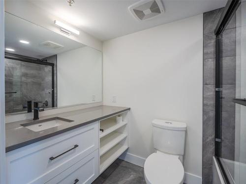 310-217 Elm Avenue, Penticton, BC - Indoor Photo Showing Bathroom