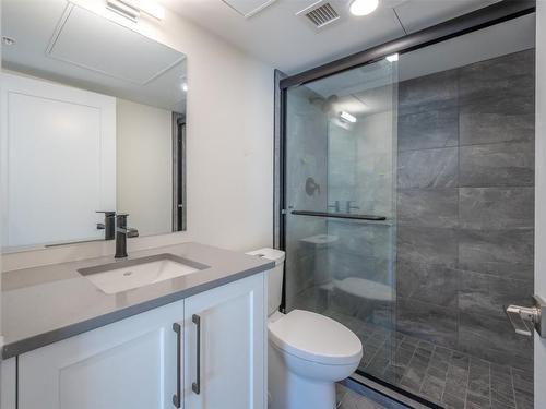 310-217 Elm Avenue, Penticton, BC - Indoor Photo Showing Bathroom