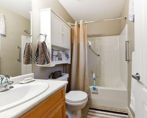 612 Red Wing Drive, Penticton, BC - Indoor Photo Showing Bathroom