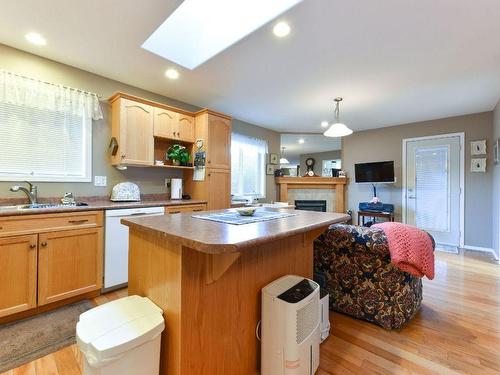 612 Red Wing Drive, Penticton, BC - Indoor Photo Showing Kitchen With Double Sink