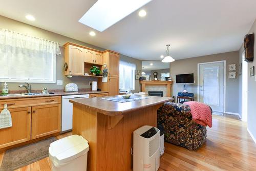 612 Red Wing Drive, Penticton, BC - Indoor Photo Showing Kitchen With Double Sink