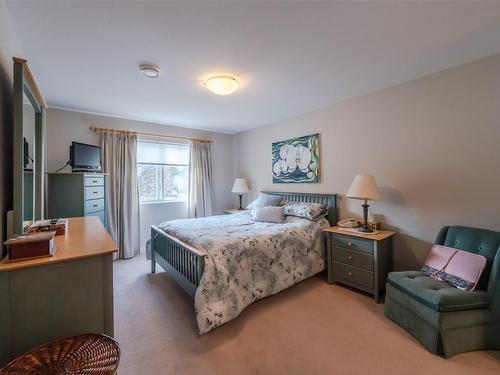 201-1065 Churchill Avenue, Penticton, BC - Indoor Photo Showing Bedroom