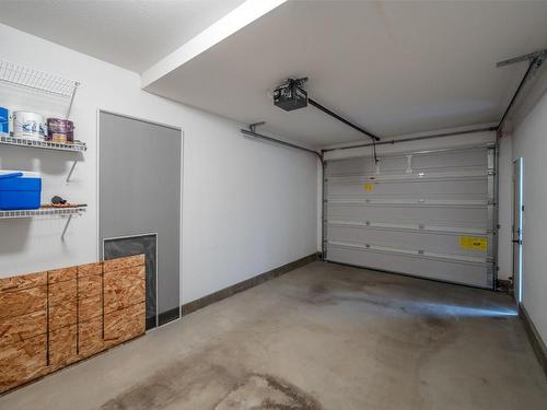 201-1065 Churchill Avenue, Penticton, BC - Indoor Photo Showing Garage