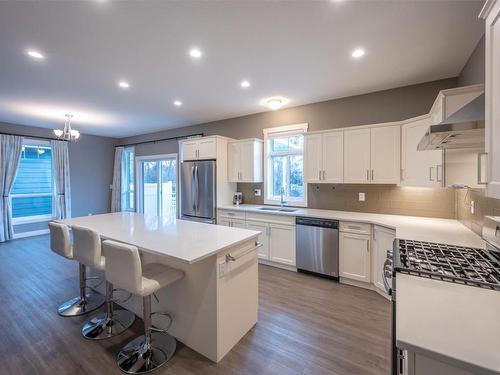 7-351 Warren Avenue, Penticton, BC - Indoor Photo Showing Kitchen With Stainless Steel Kitchen