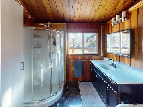 1205 Maple Street, Okanagan Falls, BC - Indoor Photo Showing Bathroom