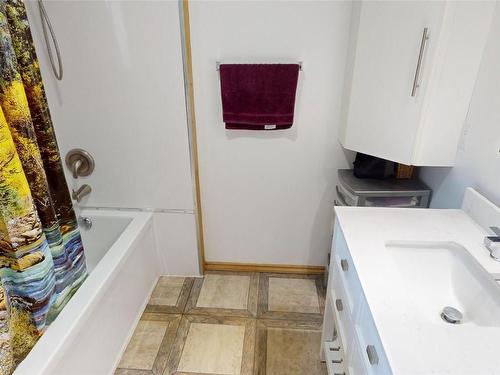 1205 Maple Street, Okanagan Falls, BC - Indoor Photo Showing Bathroom