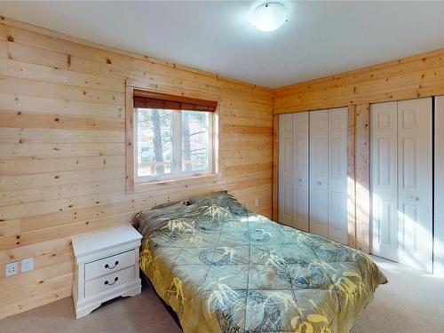 1205 Maple Street, Okanagan Falls, BC - Indoor Photo Showing Bedroom