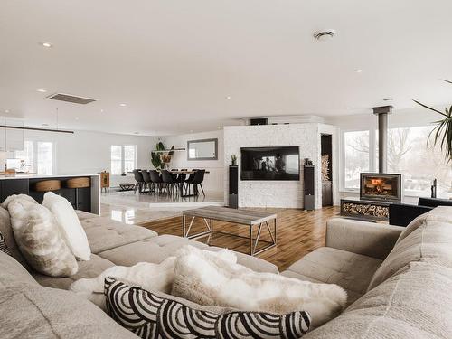 Salon - 60 Ch. Du Richelieu, Saint-Basile-Le-Grand, QC - Indoor Photo Showing Living Room With Fireplace