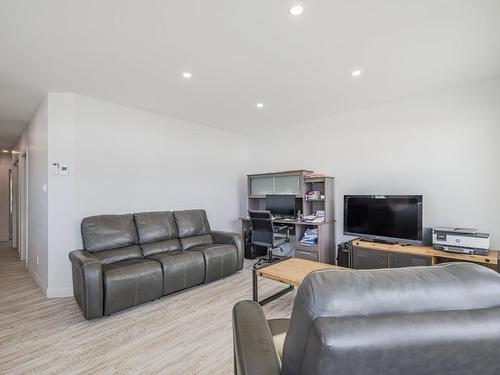 Living room - 2448  - 2450 Rue Laflèche, Saint-Paulin, QC - Indoor Photo Showing Living Room