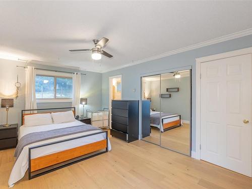 1734 Sandy Beach Rd, Mill Bay, BC - Indoor Photo Showing Bedroom