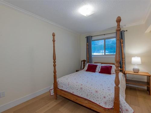 1734 Sandy Beach Rd, Mill Bay, BC - Indoor Photo Showing Bedroom