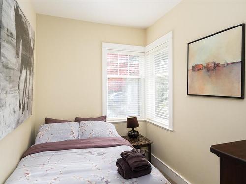 103-2060 Troon Crt, Langford, BC - Indoor Photo Showing Bedroom
