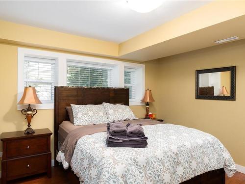 103-2060 Troon Crt, Langford, BC - Indoor Photo Showing Bedroom