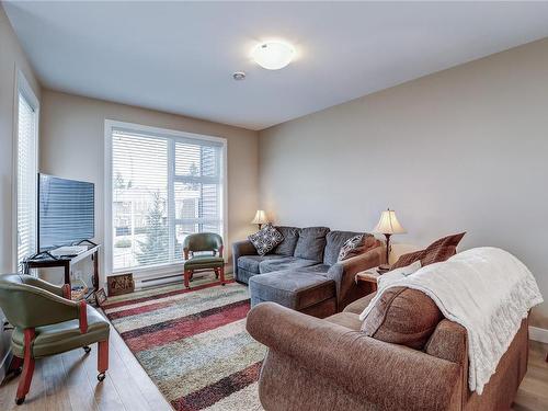 104-1800 Summerhill Pl, Nanaimo, BC - Indoor Photo Showing Living Room