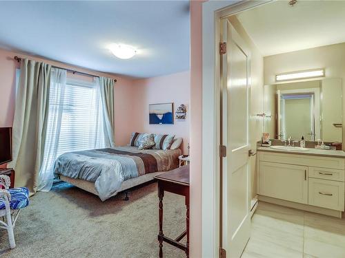 104-1800 Summerhill Pl, Nanaimo, BC - Indoor Photo Showing Bedroom