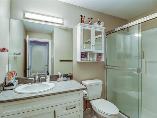 104-1800 Summerhill Pl, Nanaimo, BC - Indoor Photo Showing Bathroom