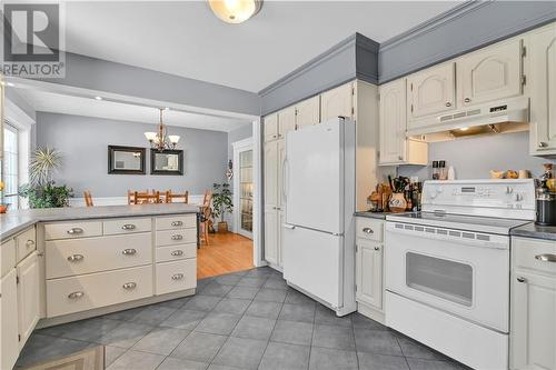 109 Moulinette Road, Long Sault, ON - Indoor Photo Showing Kitchen