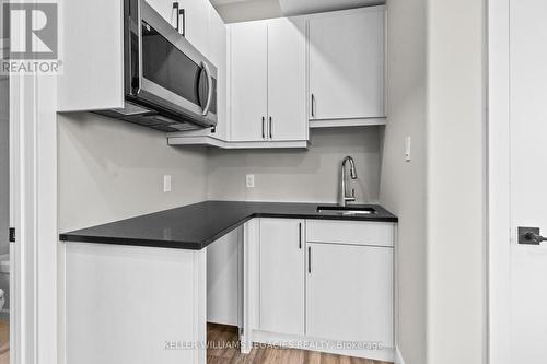 5-3557 Colonel Talbot Rd Rd, London, ON - Indoor Photo Showing Kitchen