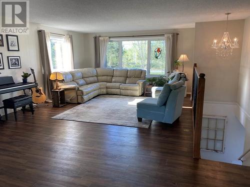 4643 Slack Road, Smithers, BC - Indoor Photo Showing Living Room