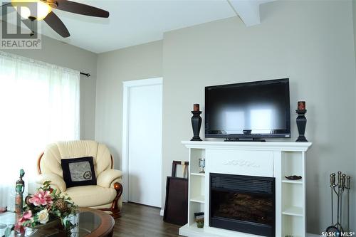 33 Gaddesby Crescent, Jackfish Lake, SK - Indoor Photo Showing Living Room With Fireplace